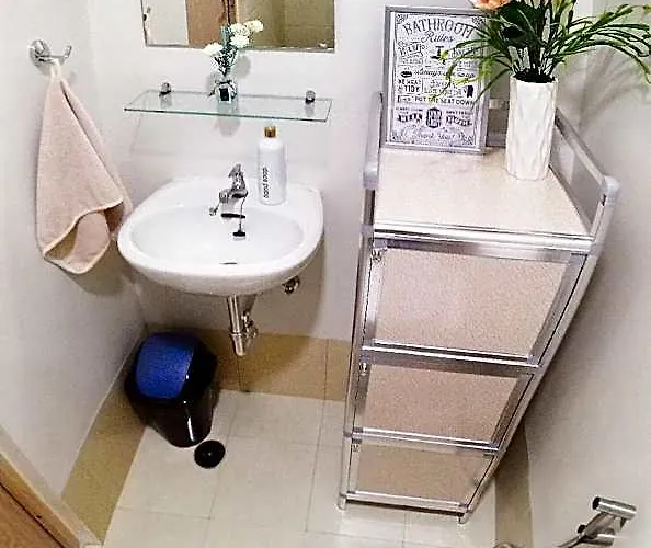 Trees Residences La 4* Manila